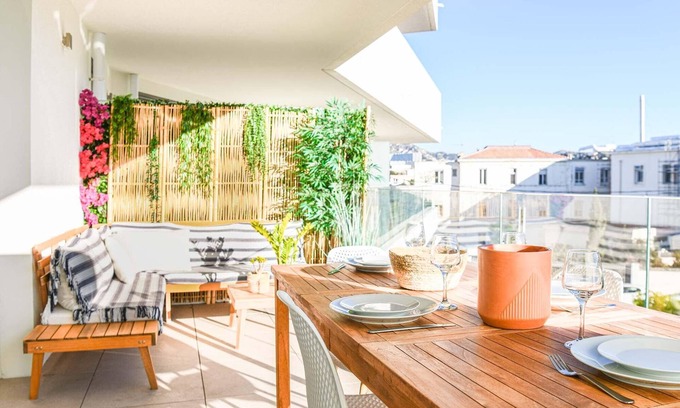 Bonneveine Apartment | Exceptional Oceanfront Apartment with Parking and Terrace