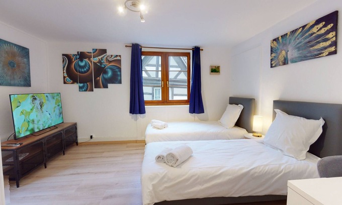 Krutenau Apartment | Convenient Studio Lena with Kitchen & Breakfast Amenities