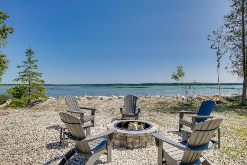 North Bay House | Waterfront Retreat in Baileys Harbor with Family-Friendly Amenities