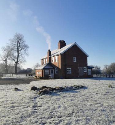 Horncastle Apartment | Idyllic Bainvalley Cottages: Guest Rated 10/10, Pet-Friendly