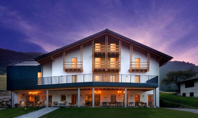 Pieve di Bono-Prezzo Hotel | Discover Baita Boniprati: Family-Friendly with Breakfast