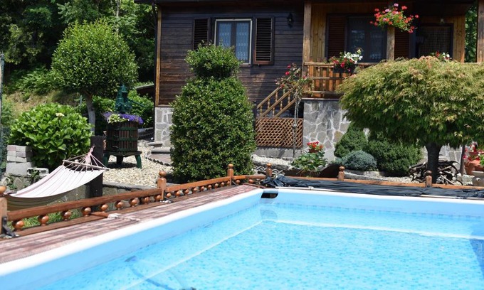 Moggiana Ski Chalet | Pet-Friendly Baita La Stradella with Ocean View & Pool