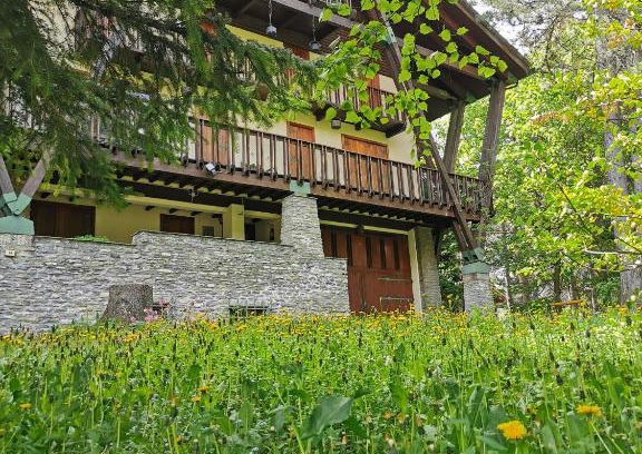 Entreves Ski Chalet | Discover Baita Mitzi: Pet-Friendly Haven with 9/10 Ratings