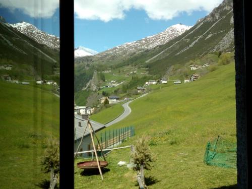 Valdidentro Apartment | Pet-Friendly Retreat at Baita Muffe' with High Ratings