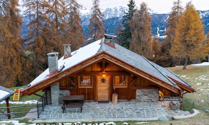 Mezzana Ski Chalet | Rifugio Baita Stabli: Family-Friendly Retreat at 1700m