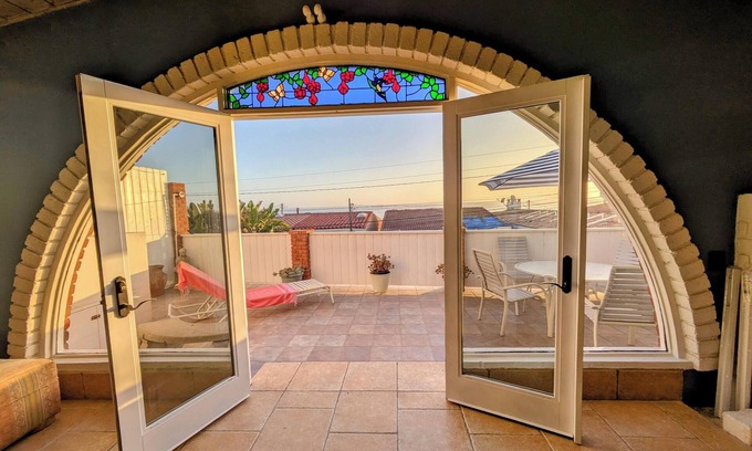 La Joya House | Baja Malibu Beach house - epic surf, pet and family friendly