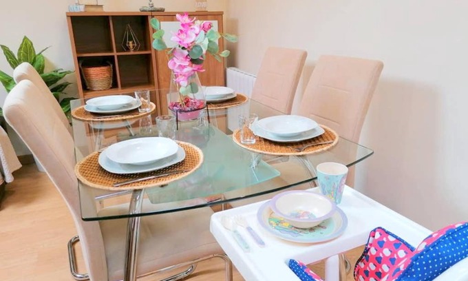 Lugo Apartment | Stay Bajo las Estrellas: Pet-Friendly Comfort Awaits