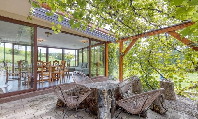 Smarje pri Jelsah Apartment | Relax at Bajsova domačija: Pet-Friendly with Ocean Views