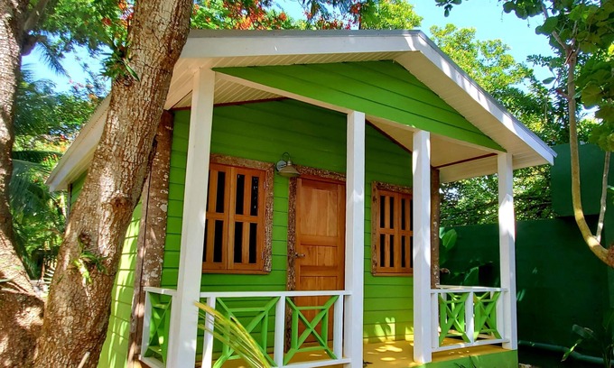 West End Cottage | Relax at Bak A Yaad Overt Green Cottage with Pool Access
