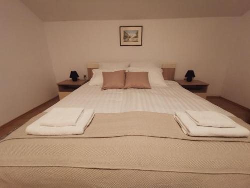 Kutjevo Apartment | Enchanting Baka Ljuba: Child-Friendly and Guest Rated 9.8