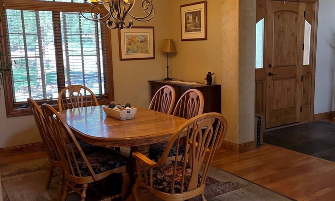 Colorado Springs House | Family-Sized Retreat with Lake View & Breakfast Included