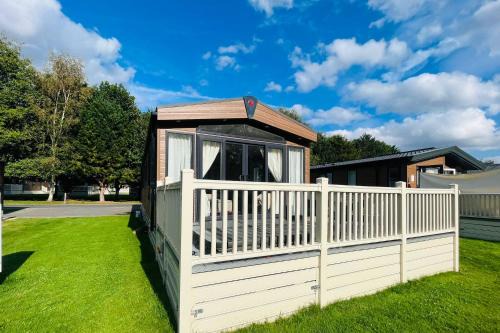 Allerthorpe House | Relax at Bakers Lodge with Hot Tub and Pet-Friendly Amenities
