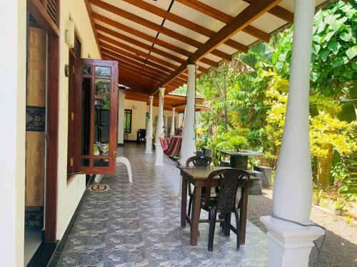 Mirissa Hotel | Family-Friendly Bakery Guest House with Pet and Breakfast Options