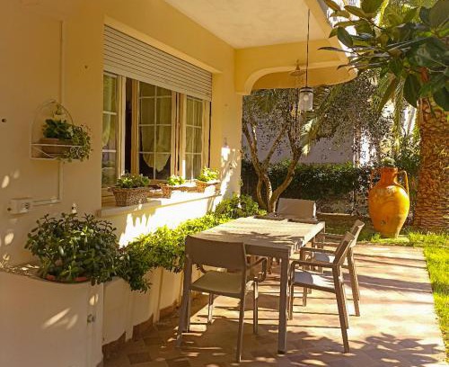 Miramare Bed & Breakfast | Guest Rated 10/10 Baki B&B with Ocean Views & Kitchen