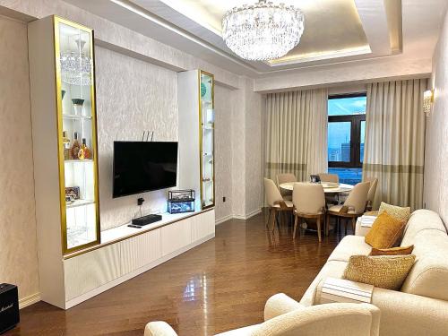 Yasamal Apartment | BAKU LUX Apartment with Flame Towers view