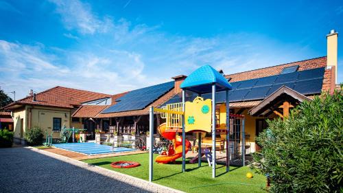 Gyula Apartment | Unforgettable Stay at Balázs Szálló: Pool & Eco-Friendly Amenities