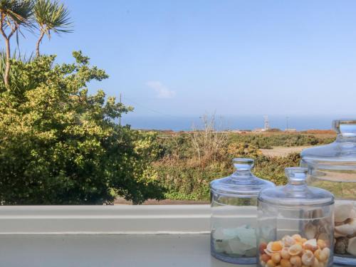 Pendeen House | Experience Bal View: 5-Star Stay with Family-Friendly Amenities