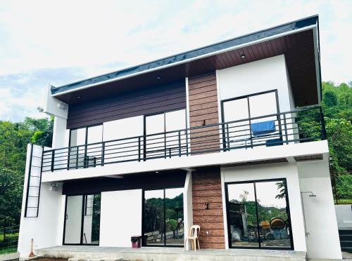 San Juan House | Balai ni Kyle Homestay in San Juan Elyu