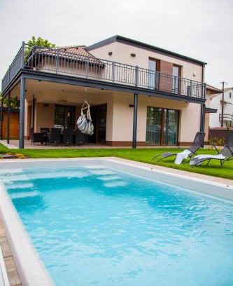Zamardi Villa | Experience BalaKing: Beachfront Bliss with Pool Access