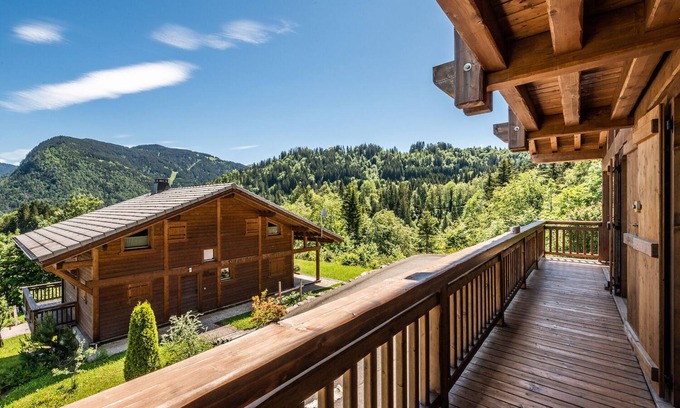 La Cote-d'Arbroz Ski Chalet | BALATA - Charming Chalet with Hot tub and Views