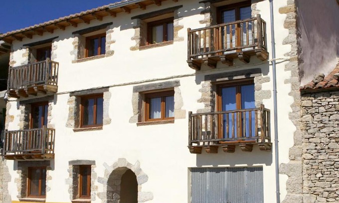 Ares del Maestrat House | Discover Balcón De Ares: Pet-Friendly Retreat with Hot Tub