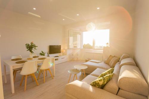 Vilagarcia de Arousa Apartment | Scenic Balcón de Arousa with Child-Friendly Amenities