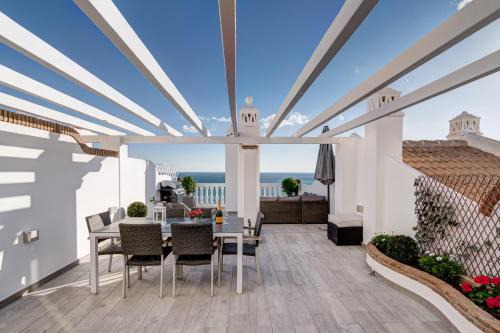 La Capellania Apartment | Oceanfront Bliss at Balcón de Benalmádena - Rated 10/10