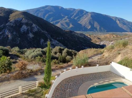 Carataunas Apartment | Idyllic Balcón de Carataunas: Family-Friendly Retreat