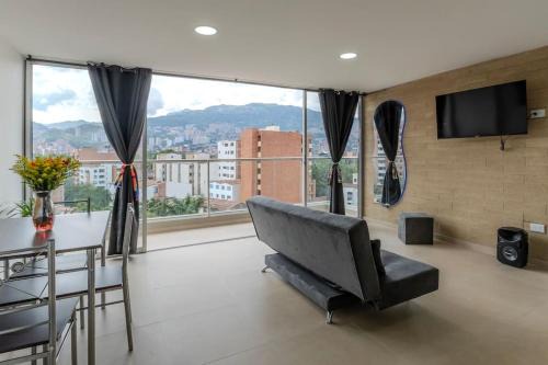 Florida Nueva Apartment | Relaxing Apartment with Pool and Scenic Views in Laureles