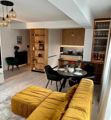 Bistrita Apartment | Convenient Balcescu Downtown Apartment: 4-Star Family Retreat
