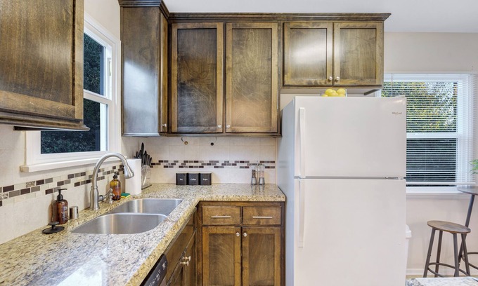 Reseda House | Guest Rated 10/10: Balcom by AvantStay Valley Retreat