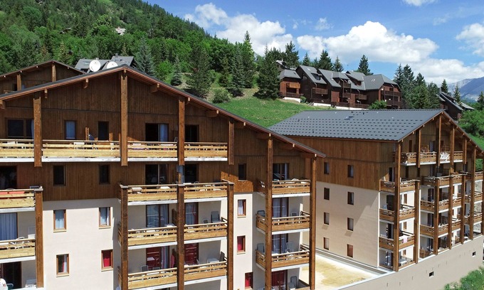 Pra Loup Condo | Balcon with Pool Access | Just 5 Minutes from Lifts