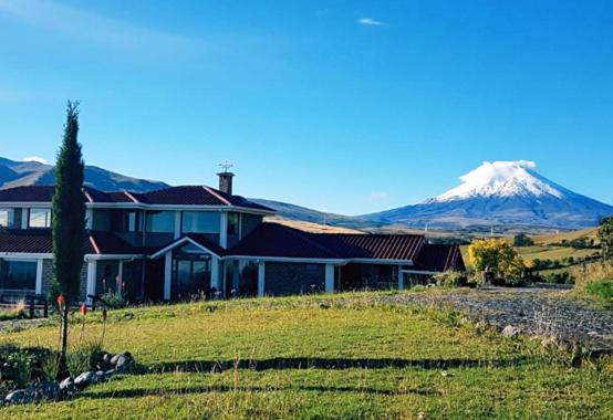 Rumipamba Cabin | Explore Balcon al Cotopaxi Hosteria with Pet-Friendly Amenities