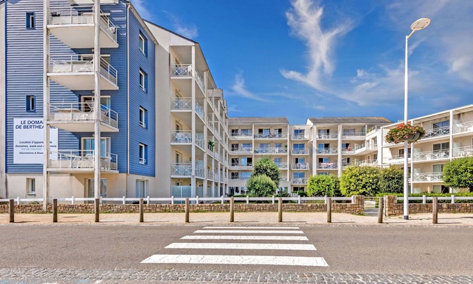 Plougonvelin Condo | Oceanfront Apartment with Sea View & Sauna Access
