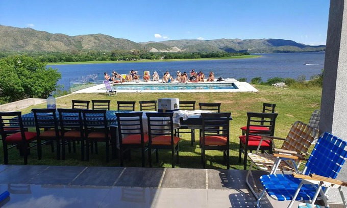 Villa Parque Siquiman House | Delightful Balcones del Lago: Oceanfront Pool Escape