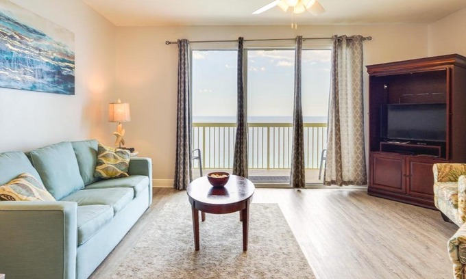 Miramar Beach Apartment | Oceanfront PCB Condo with Balcony & Beach Access