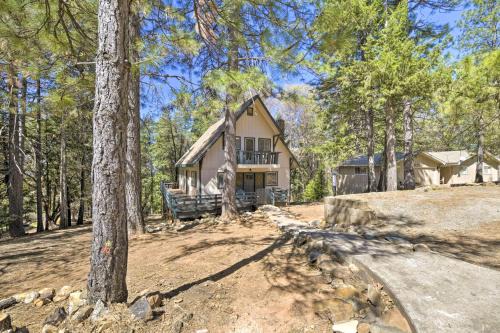 Glencoe House | Inviting Pioneer Cabin with Deck: Ski, Golf & Hike Away!