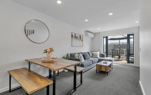 Parnell House | Cozy 3BR Townhouse with Balcony & Parking in Prime Location