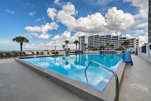 Hudson Apartment | Beachfront Getaway with Balcony & Premier Resort Amenities