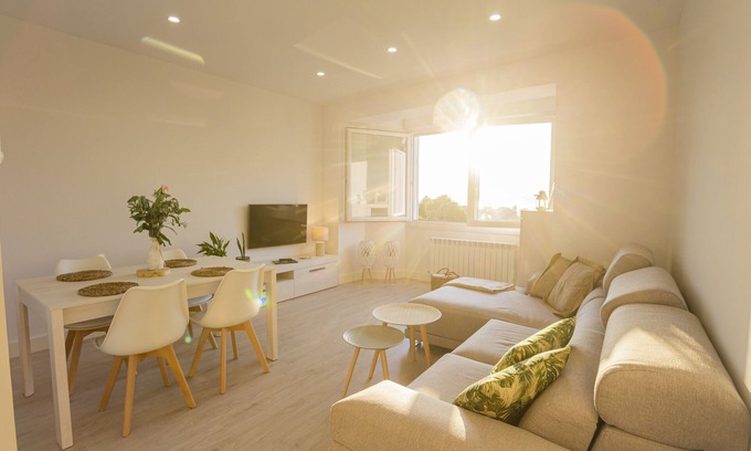 Vilagarcia de Arousa House | Balcony at Arousa: Guest Rated 10/10 with Spa & Patio