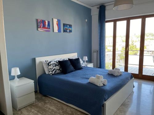 Materdei Apartment | Elegant Balcony House: Child-Friendly with 9.6 Rating
