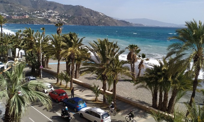 Velilla-Taramay Apartment | Relaxing Beachside Hotel with Pool and Ocean Views