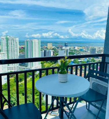 Cebu Apartment | Balcony Studio Ayala with Ultra-Fast 400 Mbps WiFi