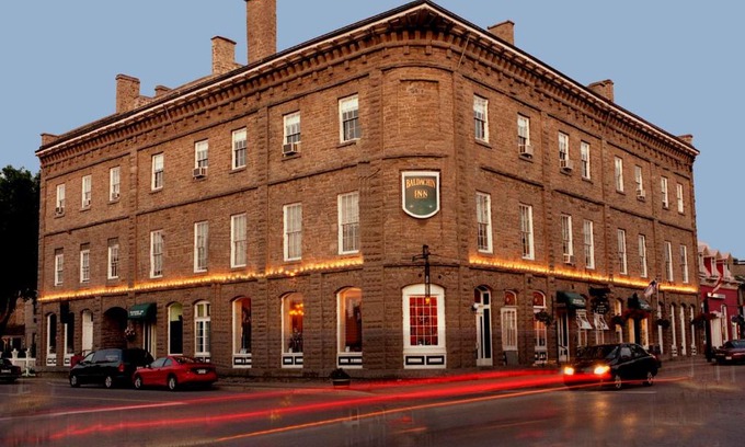 Merrickville Hotel | Discover Baldachin Inn: Pet-Friendly with Oceanfront Views