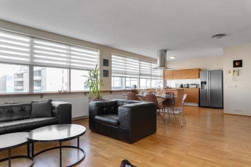 Hliðar Apartment | Explore Baldursbrá Apartment on Hverfisgata - 4-Star Comfort