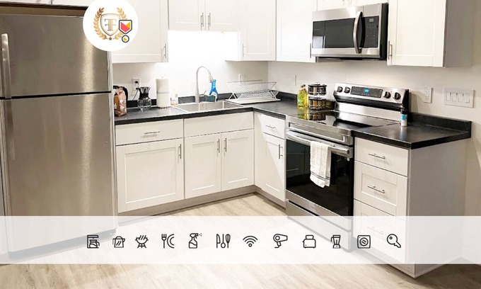 Warrenton Villa | Baldwin Cottage: king bed, office, bath, projector, Fast Wi-Fi
