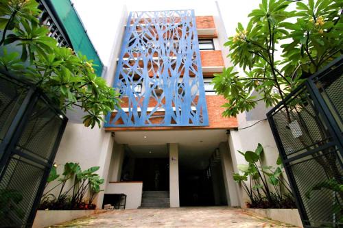 Gandaria-selatan House | Family-Friendly Bale Resident: A Budget Retreat Awaits
