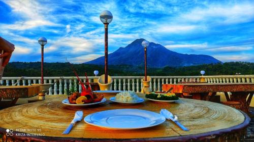 Basco House | Exceptional Baletin Hometel: Family-Friendly with Hot Tub
