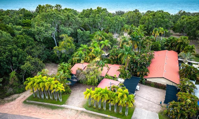 Balgal Beach Apartment | Relax at Balgal Beach Units with Oceanfront Views