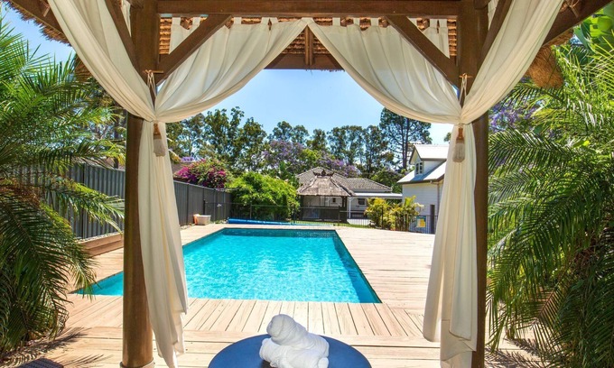 Nowra House | Relax by the Ocean at Bali Huts Resort Style Home